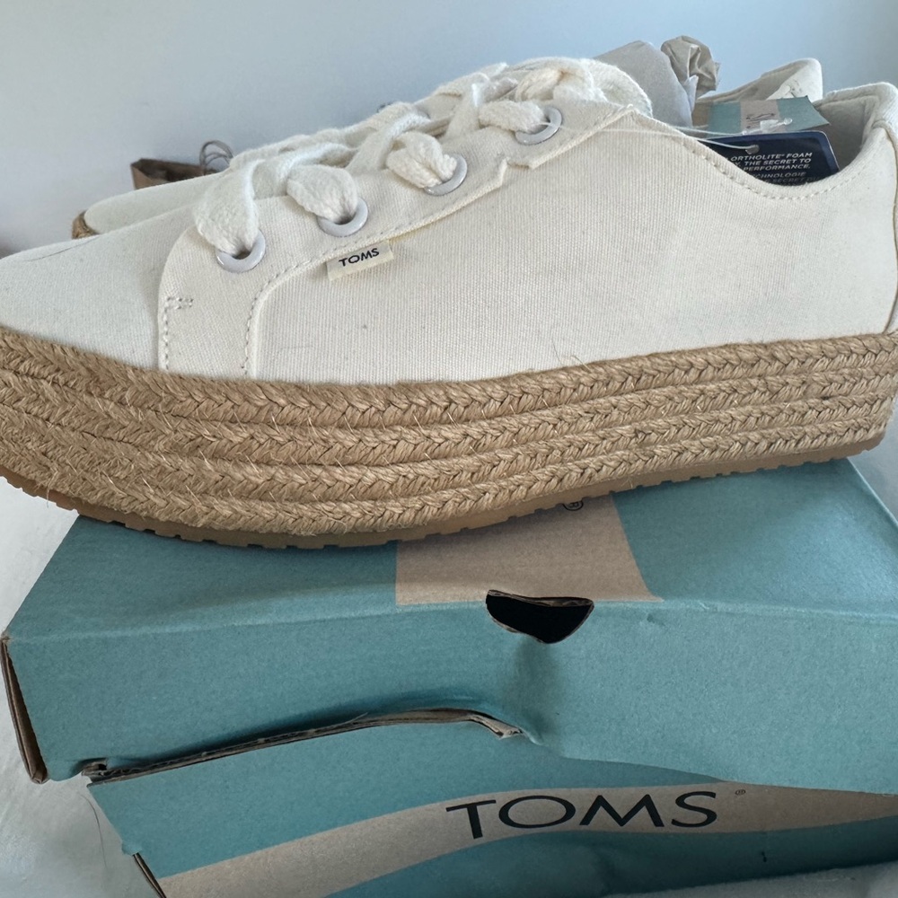TOMS Women's white Canvas Platform Espadrilles 8.5
